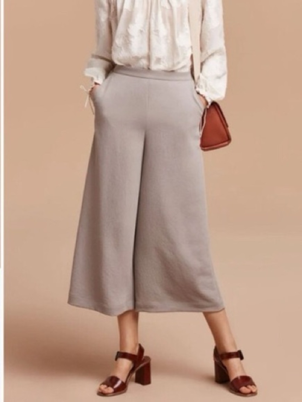 Aritzia Wilfred Lalemant Wide Leg Culotte Pants in Light Gray. Preowned. Size 00